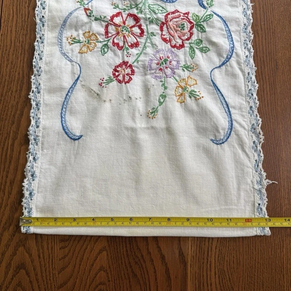 Vtg Hand-Embroidered Floral Linen Table Runner With Lace Tatted Edging 36